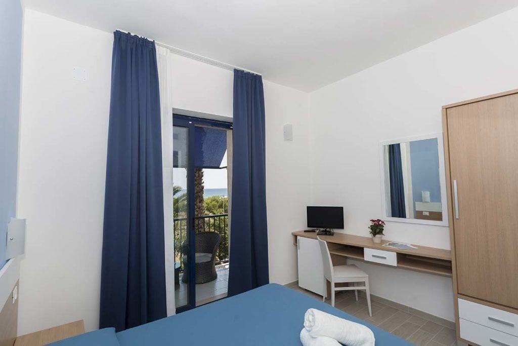 Ticho'S Greenblu Hotel Кастеланета Марина Екстериор снимка