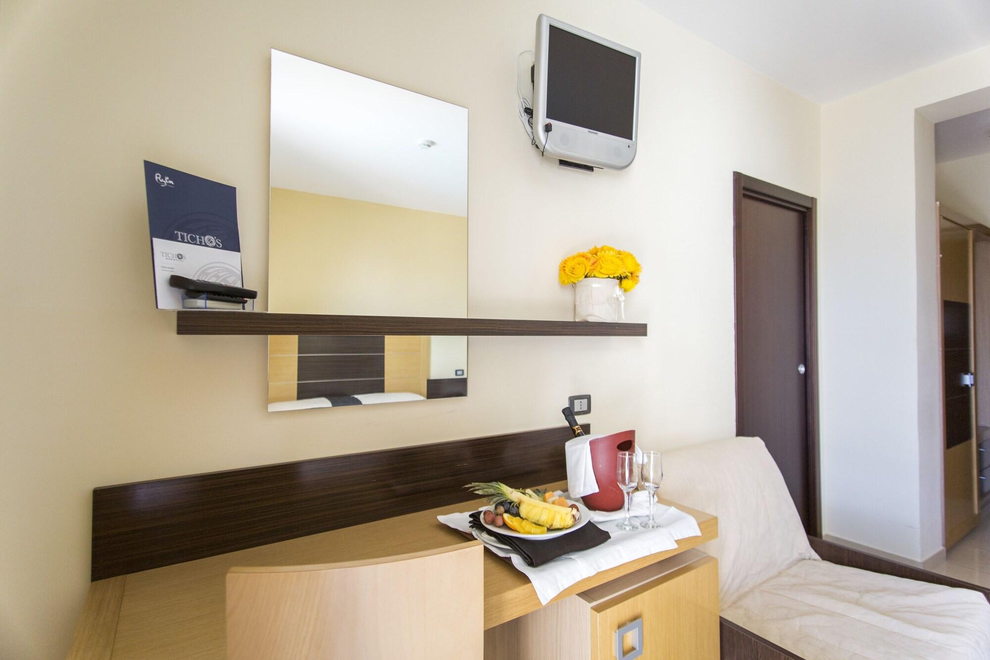 Ticho'S Greenblu Hotel Кастеланета Марина Екстериор снимка