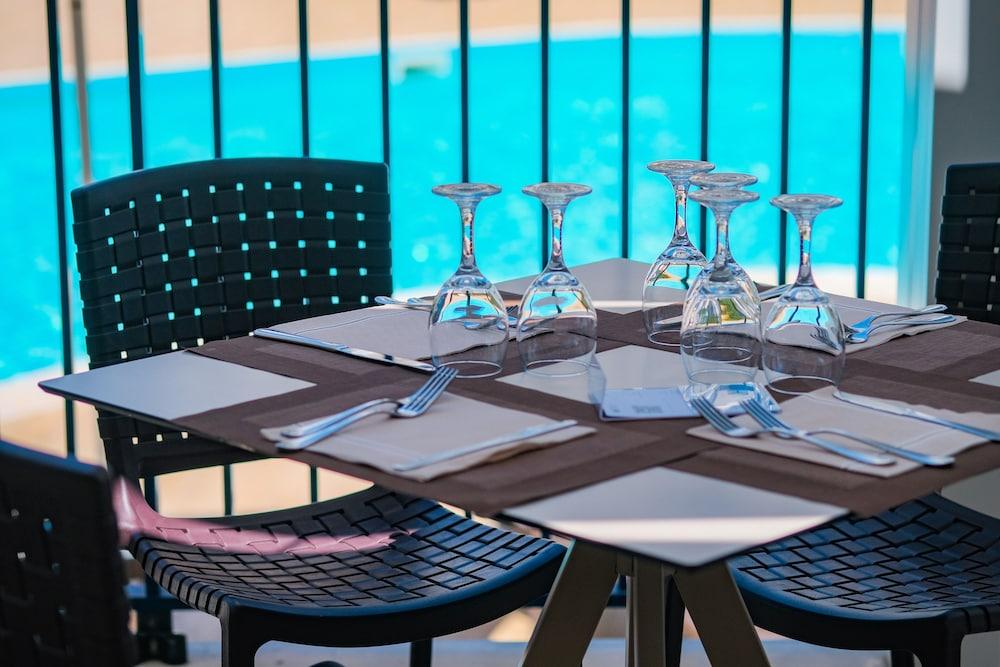 Ticho'S Greenblu Hotel Кастеланета Марина Екстериор снимка