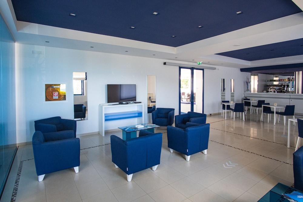 Ticho'S Greenblu Hotel Кастеланета Марина Екстериор снимка