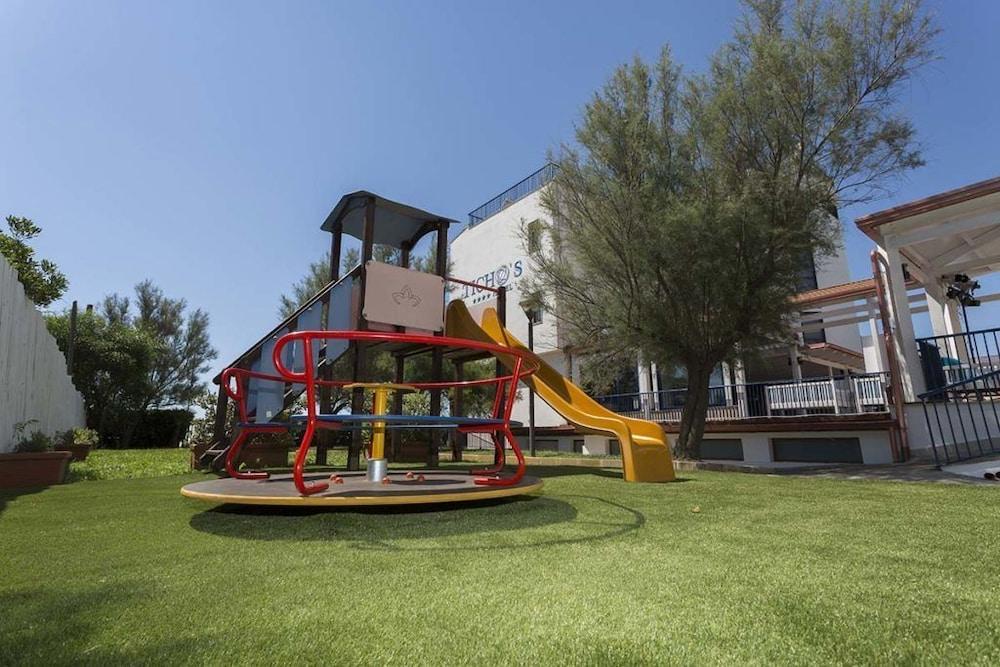 Ticho'S Greenblu Hotel Кастеланета Марина Екстериор снимка
