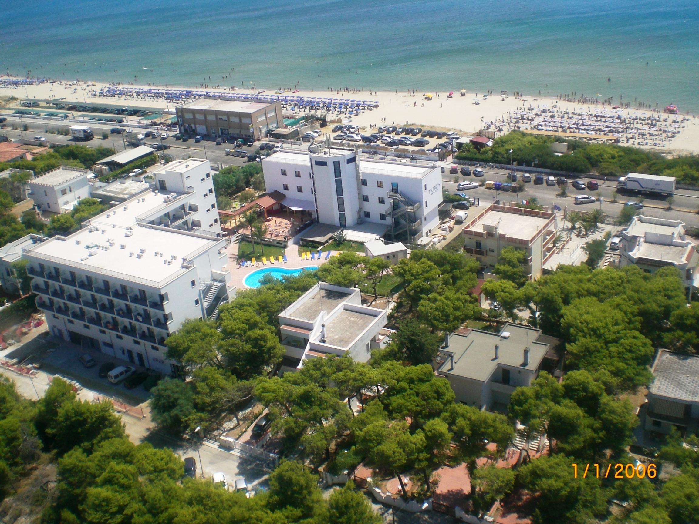 Ticho'S Greenblu Hotel Кастеланета Марина Екстериор снимка