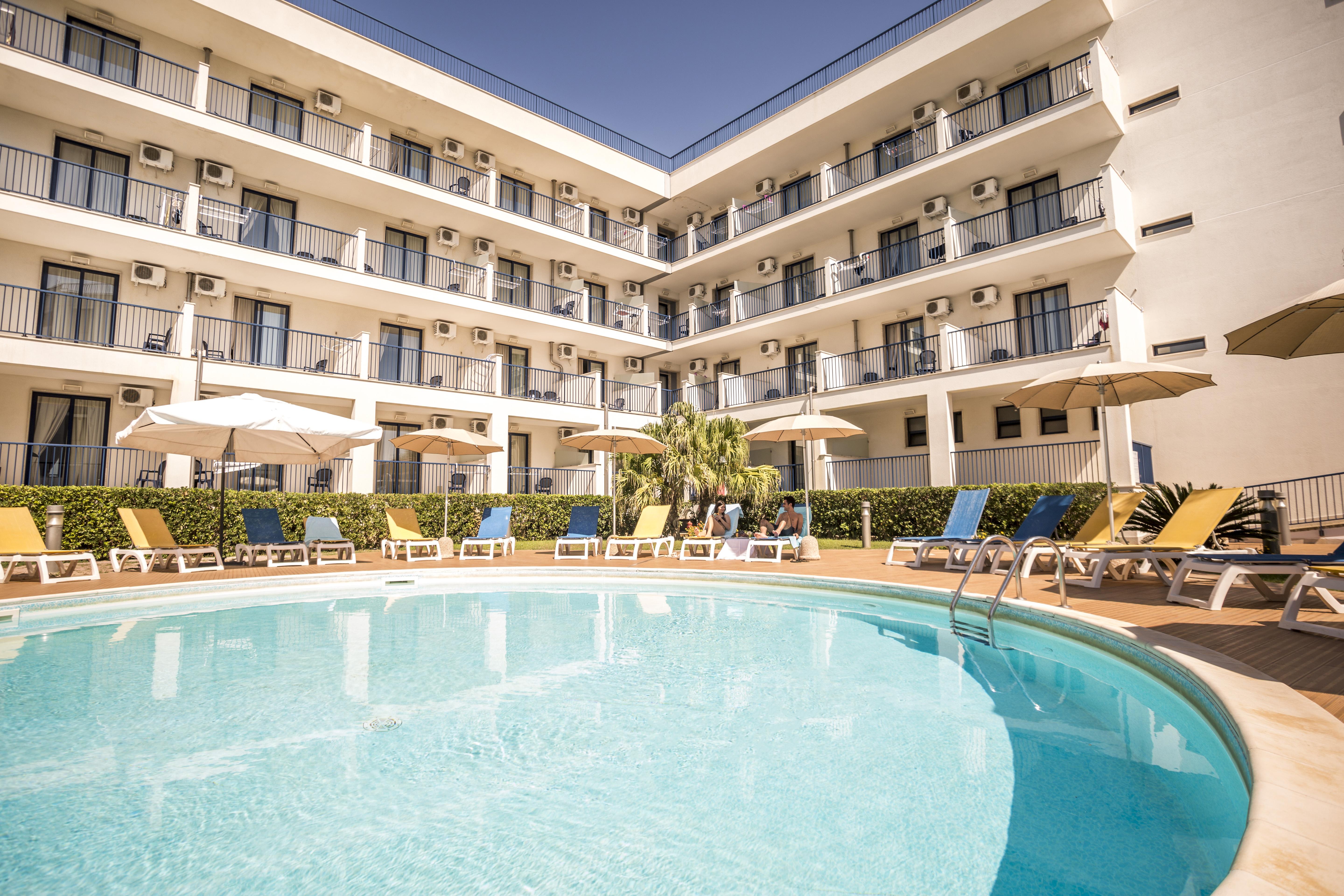 Ticho'S Greenblu Hotel Кастеланета Марина Екстериор снимка