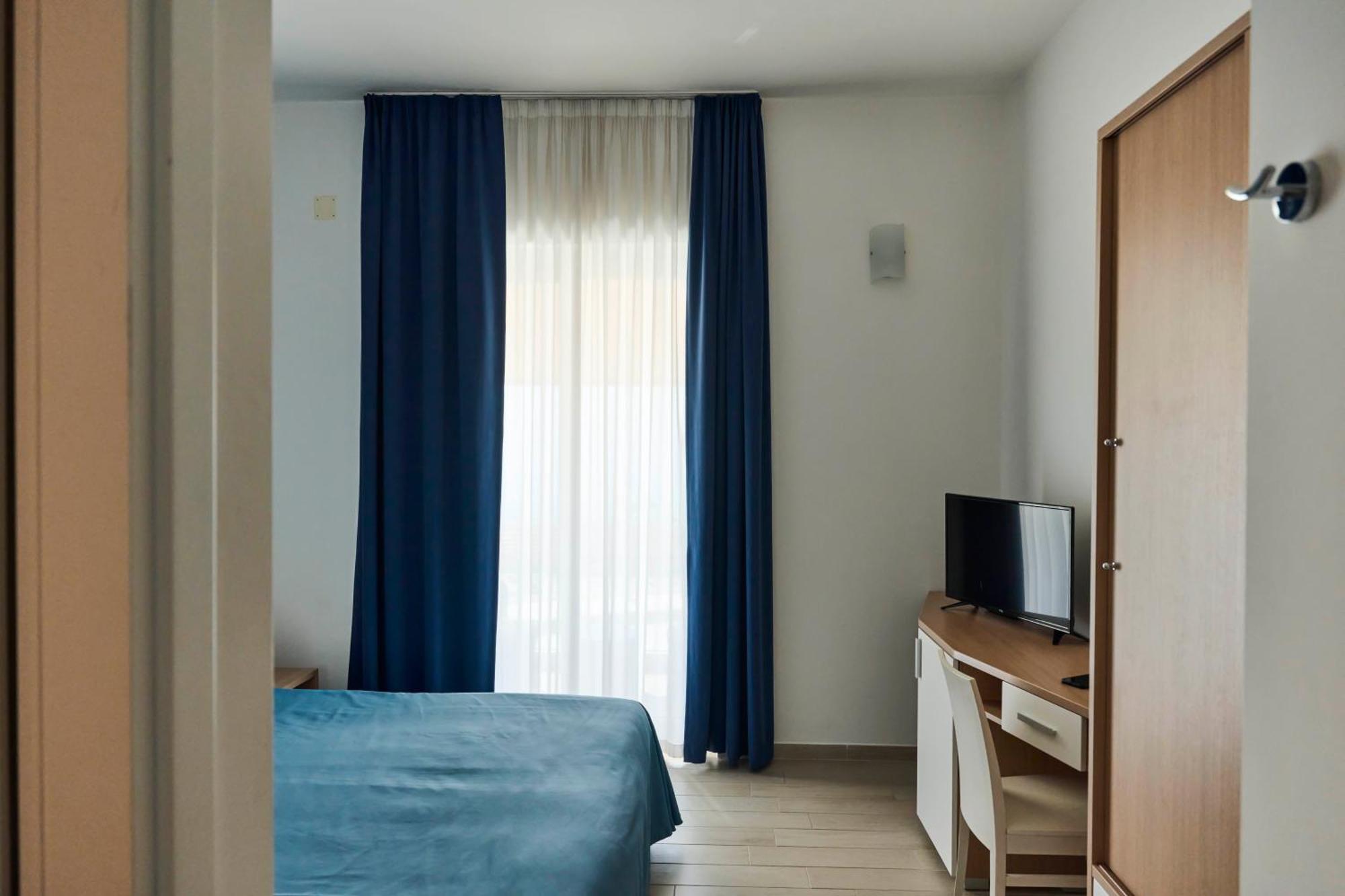 Ticho'S Greenblu Hotel Кастеланета Марина Екстериор снимка