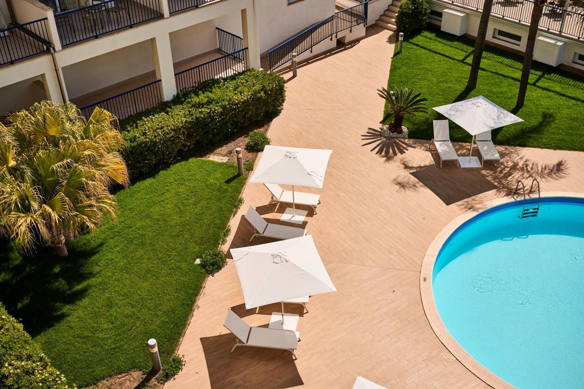 Ticho'S Greenblu Hotel Кастеланета Марина Екстериор снимка